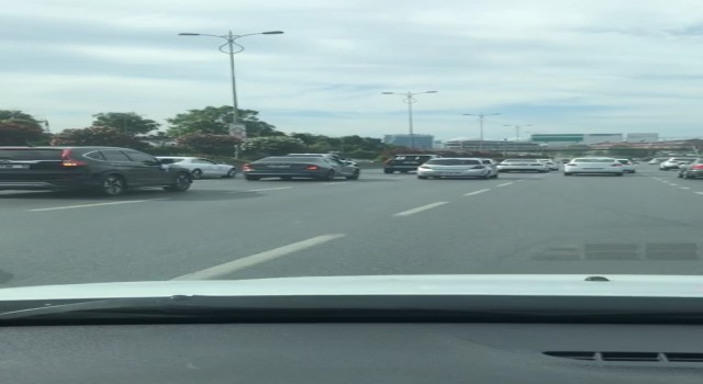 Bayrampaşada tepki çeken anlar: Düğün konvoyu 4 şeritli yolu kapatıp, trafiği yavaşlattı