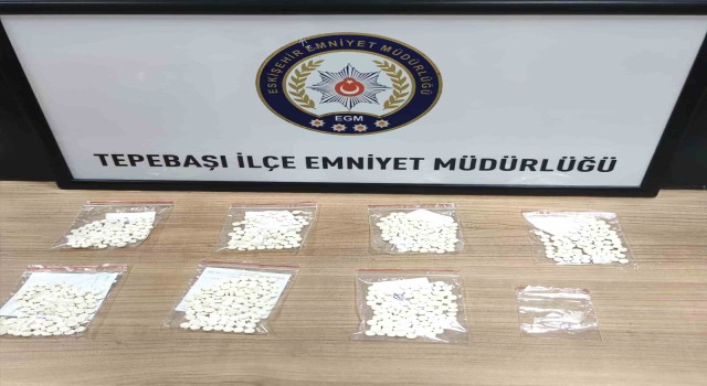 Bekçilerin yakaladığı şahsın üzerinde 700 adet uyuşturucu hap bulundu