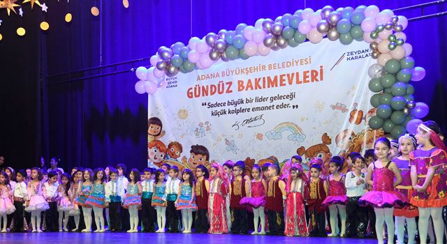 Belediye kreşinde eğitim gören minikler yılsonu gösterisi düzenledi