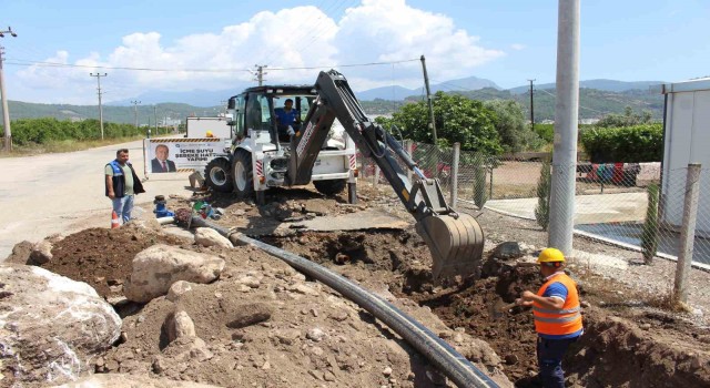 Beykonak ve Mavikentte şebeke boruları yenileniyor