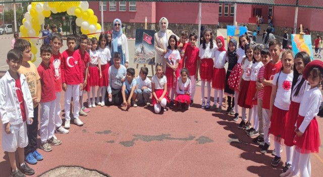 Bingölde ilkokul öğrencileri resim sergisi açtı