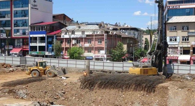 Bingölde Kent Meydanı projesi devam ediyor