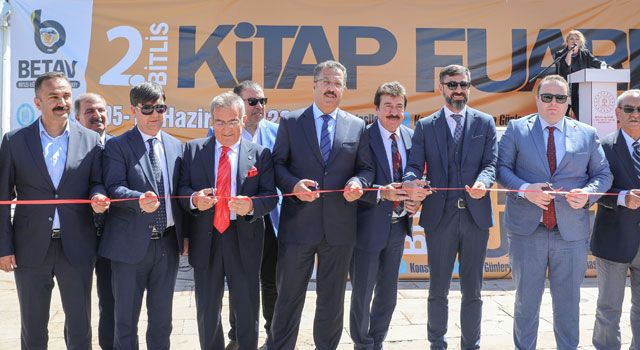 Bitlis’te 2. Kitap fuarı kapılarını ziyaretçilerine açtı