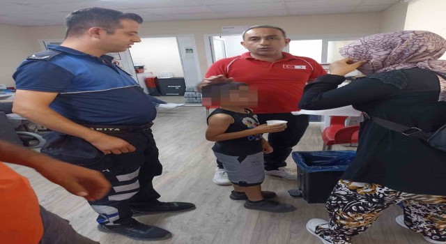 Boğazına şeker kaçan çocuğa itfaiye eri müdahale etti