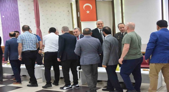 Bozüyükte protokol ve vatandaşlar bayramlaştı