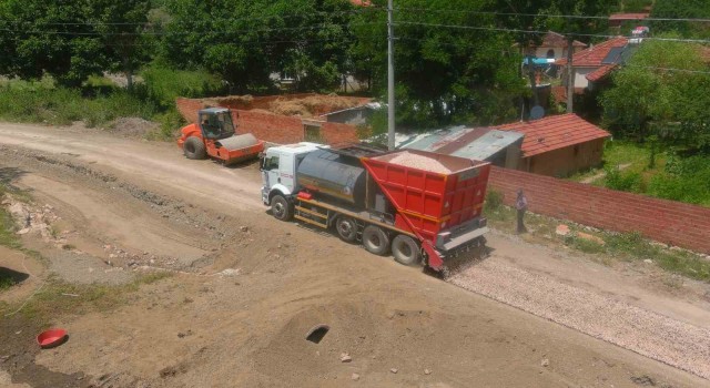 Bozüyükte yol düzenleme çalışmaları devam ediyor