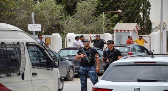 Brezilyanın Tunus Büyükelçiliğine bıçaklı saldırı: 1 polis yaralandı