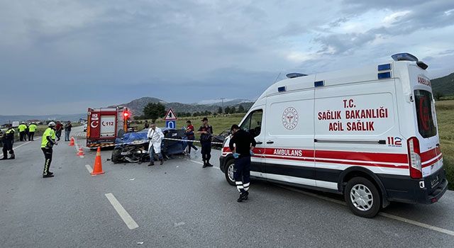 Burdur’da İki Otomobilin Çarpıştığı Kazada 5 kişi Yaşamını Kaybetti
