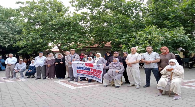 Burhaniyede hacı adayları uğurlandı