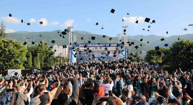 Bursa Teknik Üniversitesi, 2023 mezunlarını uğurladı