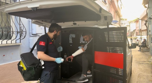 Bursada cezaevinden çıkan kişi üvey babası ve annesini bıçakladı