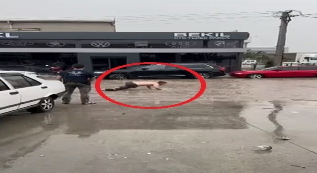 Bursada sel hayatı felç etti: Sokaklar ve caddeler göle döndü