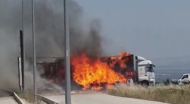 Çanakkalede tır alev topuna döndü