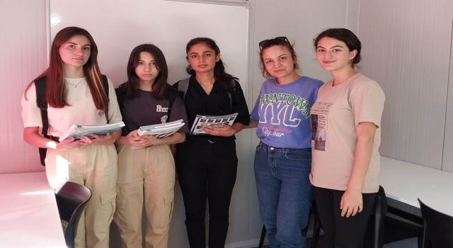 Çınar Akademi eğitmenlerinden afetzede gençlere YKS öncesi son ders