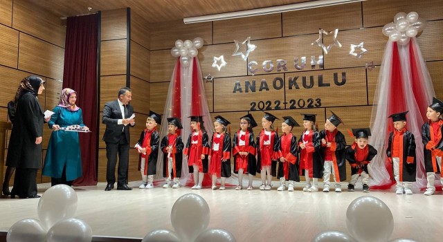 Çoruh Anaokulu öğrencileri yılsonu gösterilerini sergiledi