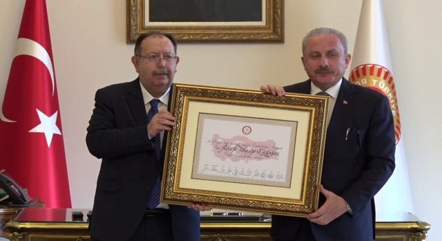 Cumhurbaşkanı Erdoğanın mazbatası TBMM Başkanı Şentopa teslim edildi