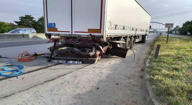 D-650de feci kaza, tıra ok gibi saplandı: 1 ölü