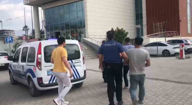 Deprem bölgesinden 150 bin TLlik hırsızlık yapan 3 şüpheli yakalandı