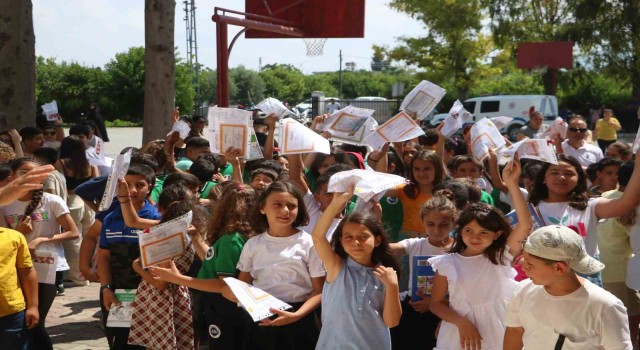 Depremin vurduğu Hatayda karne mutluluğu