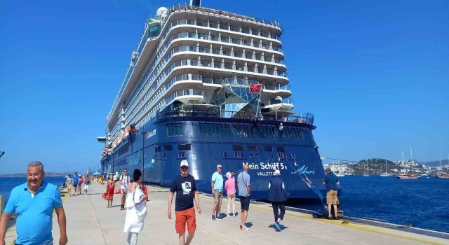 Dev Gemi Bodrum Limanına 2 Bin 539 Yolcu Getirdi