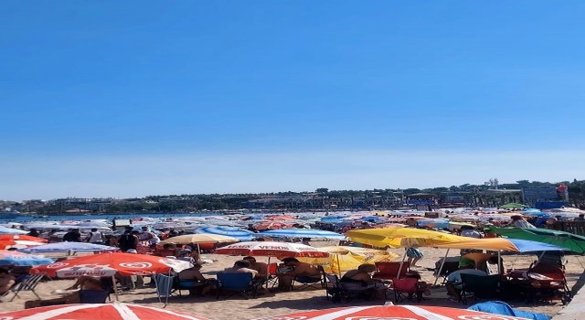 Didimde plajlarda adım atacak yer kalmadı