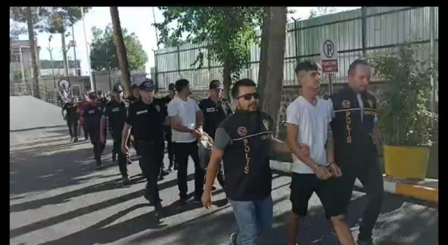 Diyarbakırda suç makinelerine ‘eksen operasyonu ile şafak operasyonu: 15 gözaltı
