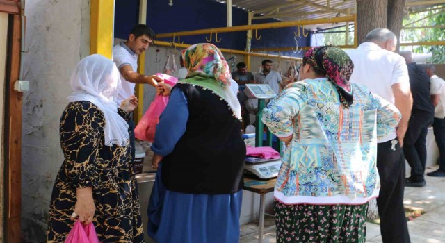 Diyarbakırda yüzlerce aileye kurban eti ulaştırıldı