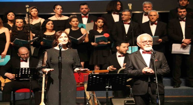 Doktor ve hemşirelerden Aşık Veysel konseri