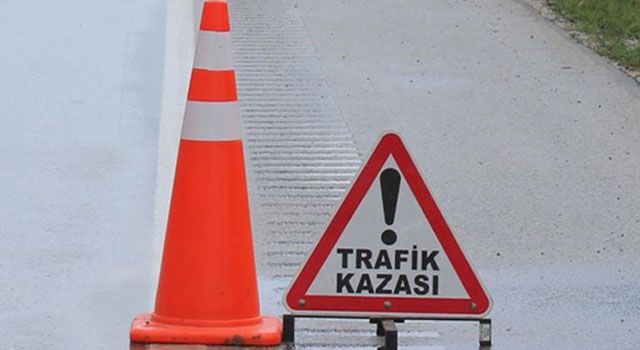 Duvara çarpan otomobildeki iki kişi hayatını kaybetti
