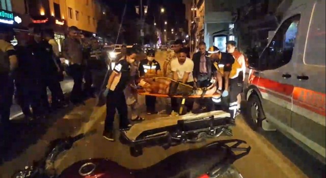 Edirnede motosiklet yayaya çarptı: 2 yaralı