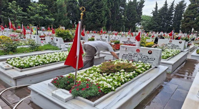 Edirnekapı Şehitliğinde buruk Babalar Günü