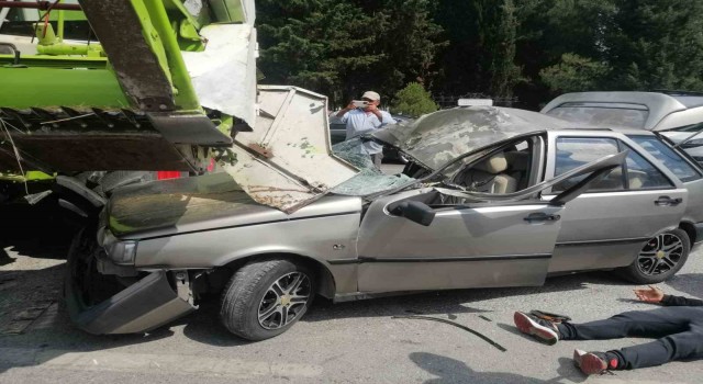 Edremitte otomobil biçerdöverin altına girdi: 1 yaralı