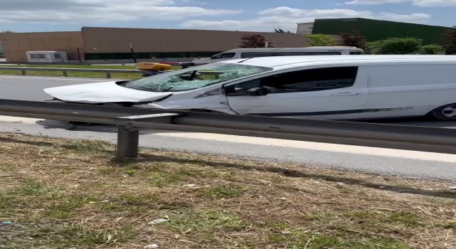 Emniyet kemerini takmadığı için otomobilin camından fırladı