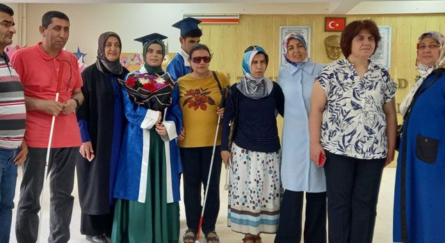 Engelli öğrenciler, mezun oldu
