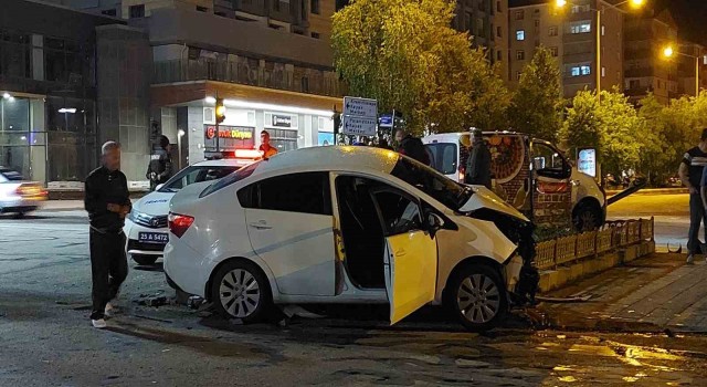 Erzurumda iki araç çarpıştı: 2 yaralı