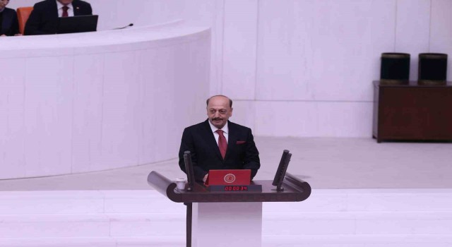 Eski bakanlar TBMMde yemin etti