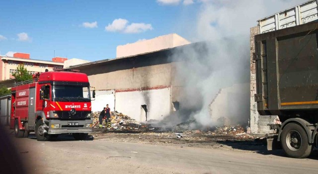 Eski sanayi sitesinde çıkan yangın paniğe neden oldu