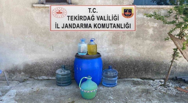 Evden 105 litre kaçak içki çıktı
