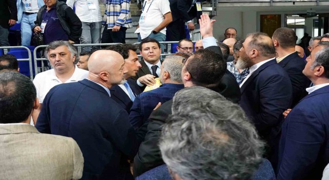 Fenerbahçe Olağan Genel Kurulunda gerginlik!