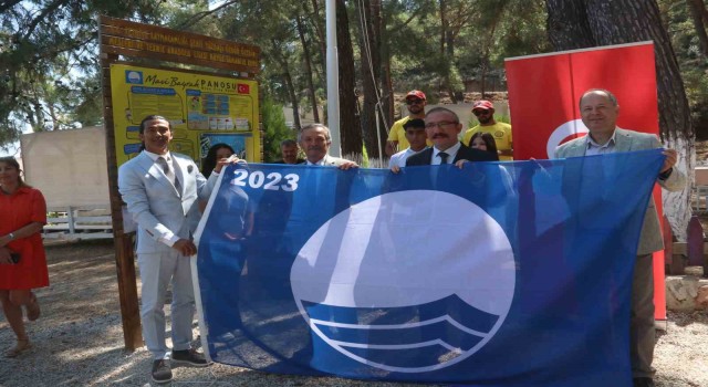 Fethiyede okulun işlettiği Büyük Samanlık Koyuna mavi bayrak çekildi
