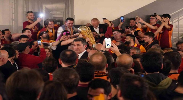 Galatasaray şampiyonluğu Cemiyette kutladı