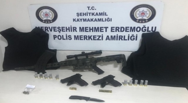 Gaziantepte bir araçta çelik yelek bulundu