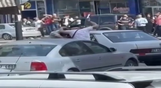 Gaziantepte pes dedirten kavga: Sokak ortasında öldüresiye darp