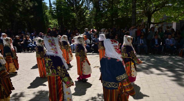 Gedizde Halk Eğitim Merkezinin yıl sonu sergisi açıldı