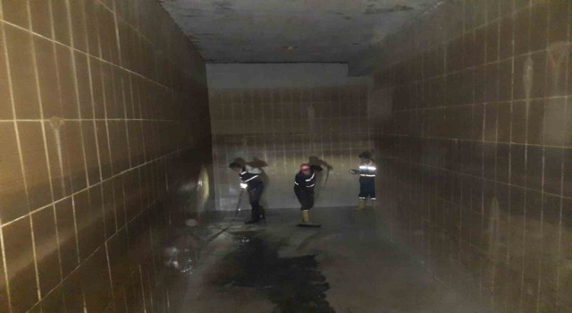 Hakkaride su depoları yıkandı