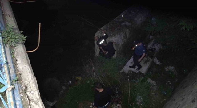 Harşit Çayına atlayan genci polis ve itfaiye ekipleri kurtardı