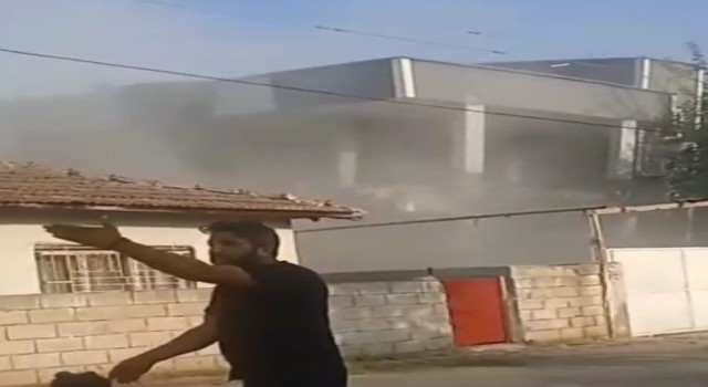 Hatayda ağır hasarlı 3 katlı binanın zemin katı çöktü