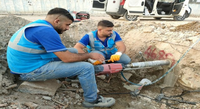 Hatayda yaklaşık 3 dakikada alınan beton örneğinden, deniz kumu çıktı