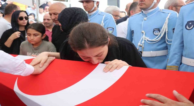 Hayatını kaybeden belediye başkanının töreninde gözyaşları sel oldu