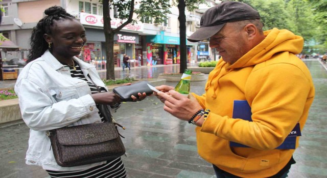 Her gören Afrikalı zannediyor, gerçeği öğrenince şaşkına dönüyor